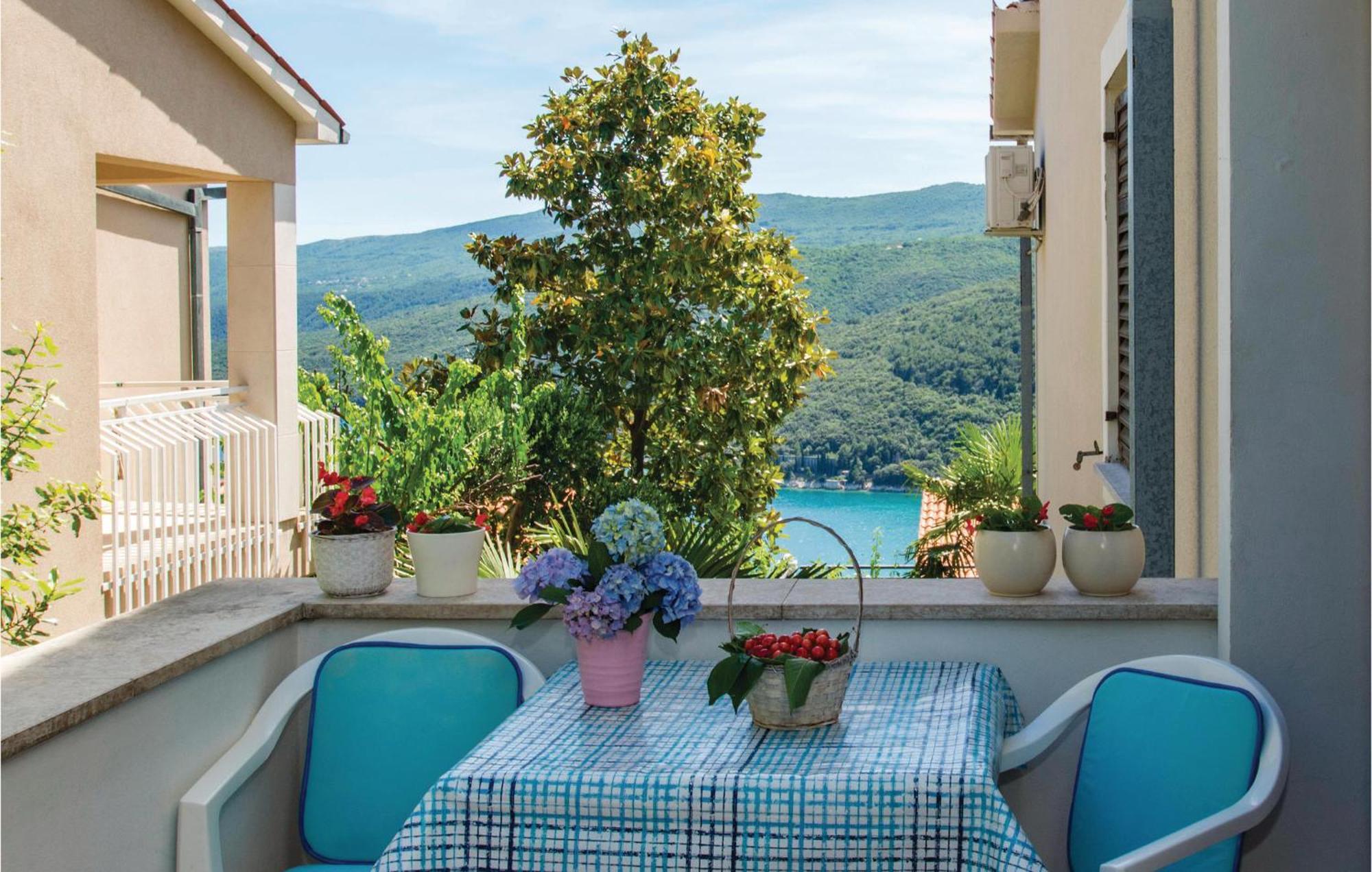 Beautiful Apartment In Rabac With Kitchen Eksteriør bilde