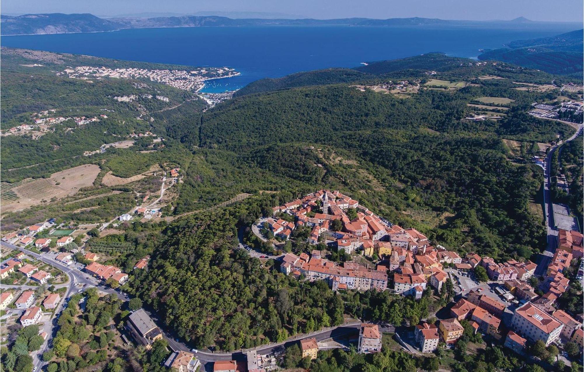 Beautiful Apartment In Rabac With Kitchen Eksteriør bilde